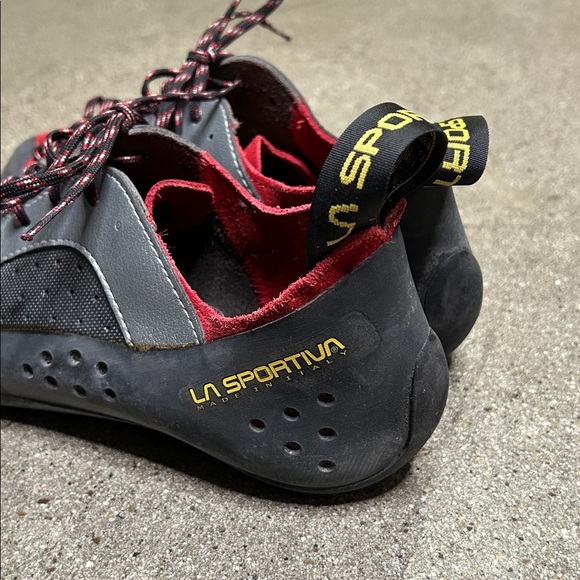 La Sportiva Nago Men\'s and Women’s Red and Gray Lace-Up Climbing Shoes main image 7